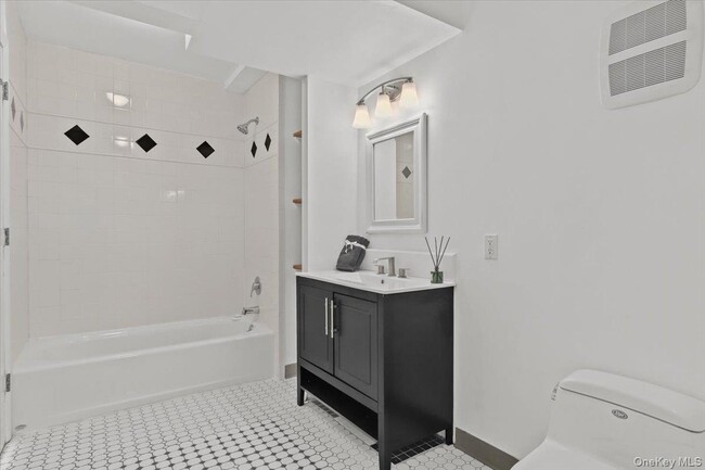 Building Photo - 1265 N Ridge Rd