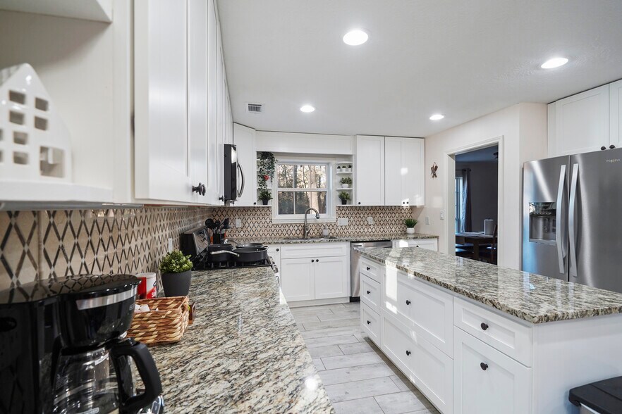 Building Photo - 27403 Caperidge Dr