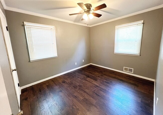 Building Photo - SEE IT NOW: Spacious Home with a Great Yar...