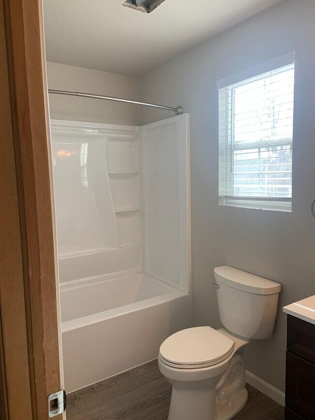 Building Photo - Updated 3bed/2bath on private culdesac in Thornton!!