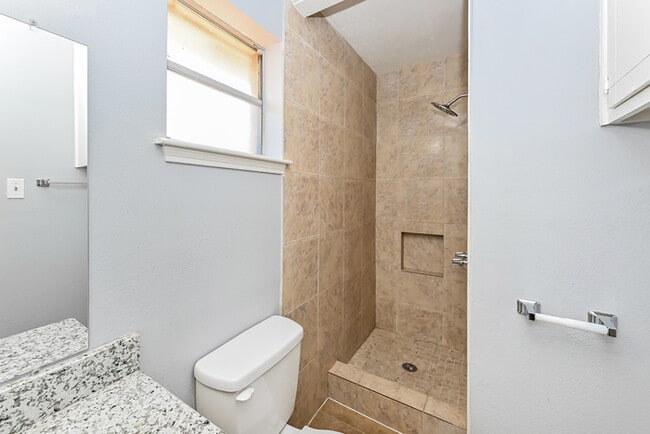 Building Photo - 7126 Kings Dr