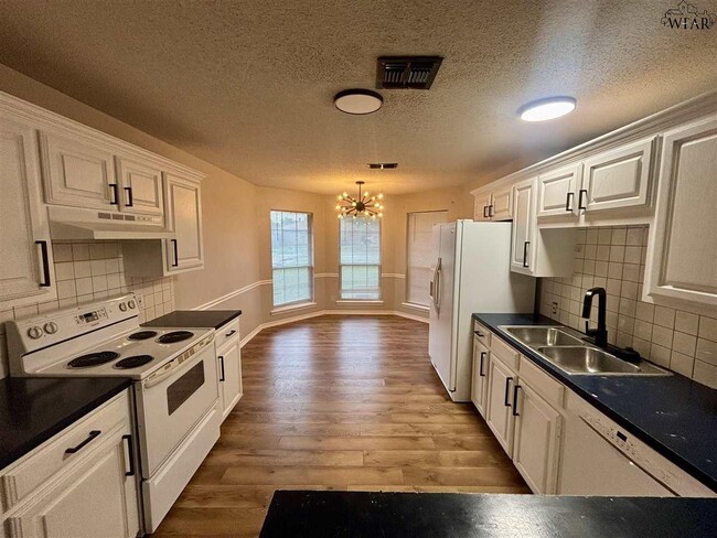 Building Photo - 5207 Northview Dr