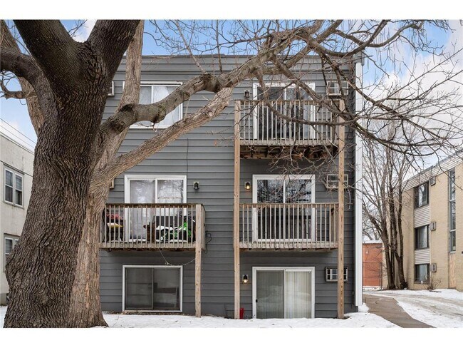 Building Photo - 924 21st Ave S