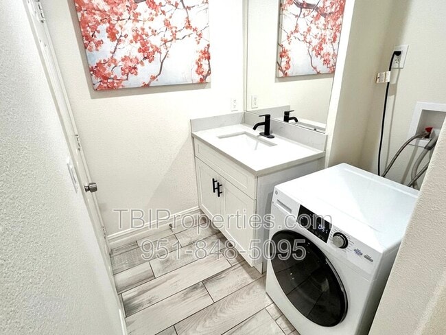 Building Photo - 5063 Pearblossom Dr