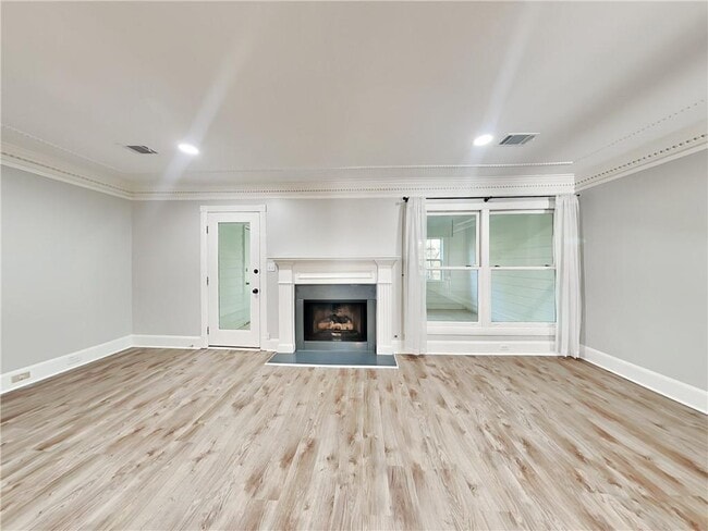 Building Photo - 325 Towergate Pl