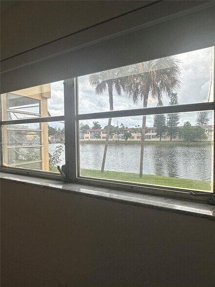 Building Photo - 2800 NE 203rd St