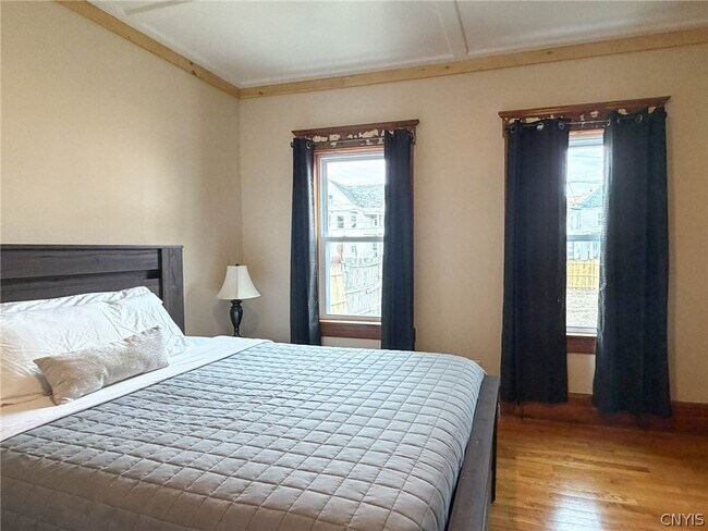 Building Photo - 1017 White Pl