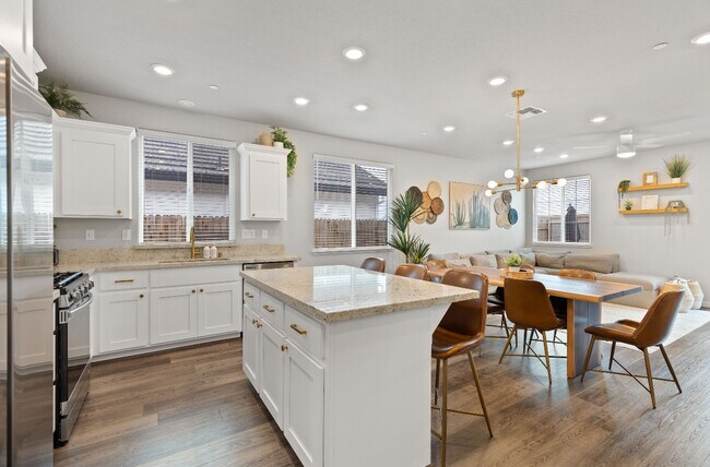 Building Photo - 1305 Swallowtail Dr