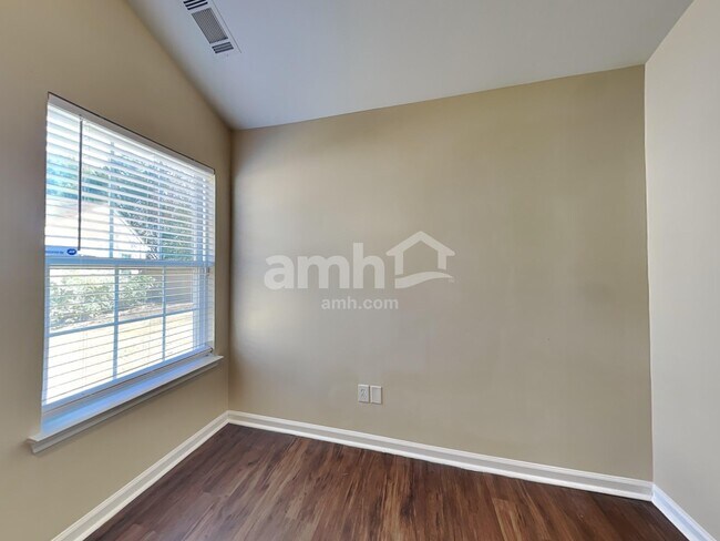 Building Photo - 12 Comesee Ct