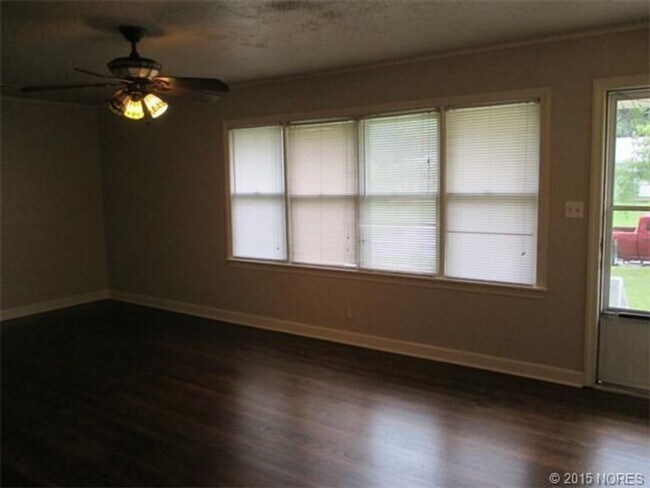 Building Photo - 2 Bed 1 Bath Rental Home - Tulsa