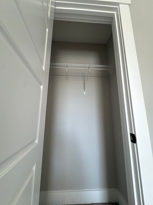 Building Photo - ? $500 Move-In Incentive for Approved Applications with a May Move-In! ?