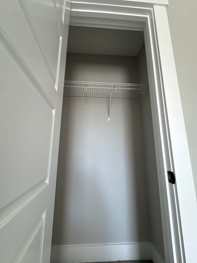 Building Photo - Newer End-Unit Townhome in Gated 11 South Community