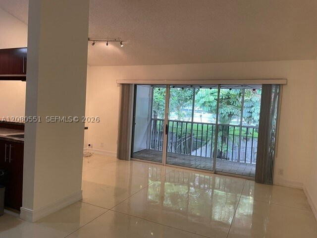 Building Photo - 9522 SW 140th Ct