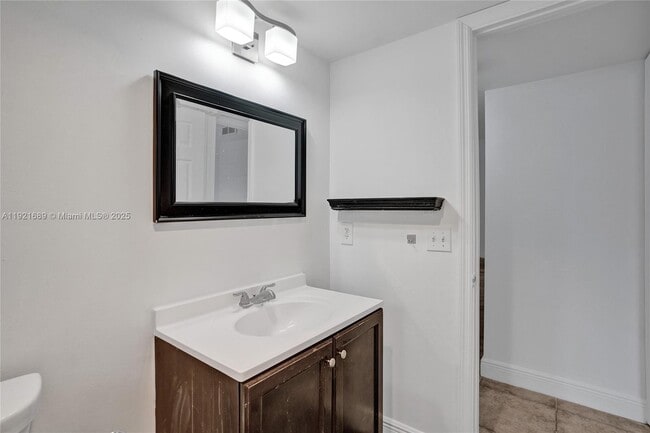 Building Photo - 2401 S Ocean Dr