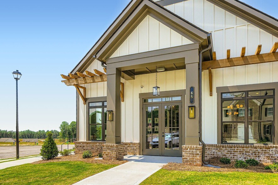 Building Photo - 152 PYRUS Ln
