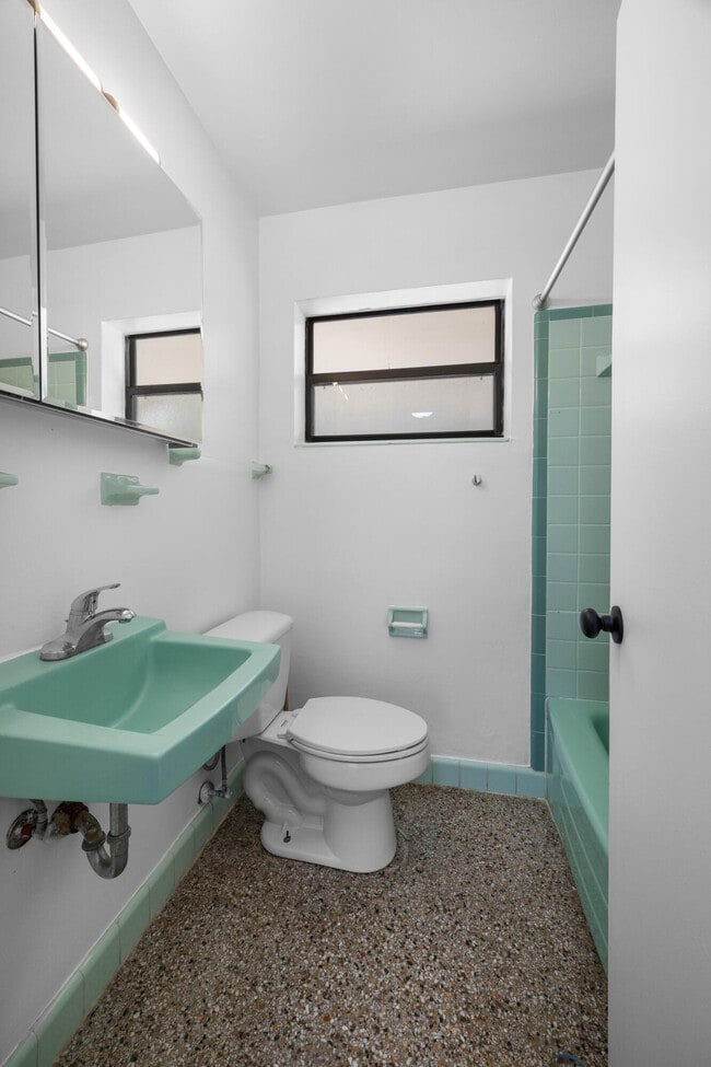 Building Photo - 435 Argyle Ct