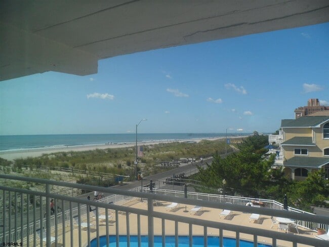 Building Photo - 5400 Boardwalk-304-304