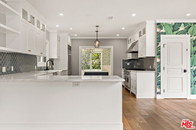 Building Photo - 100 N La Jolla Ave