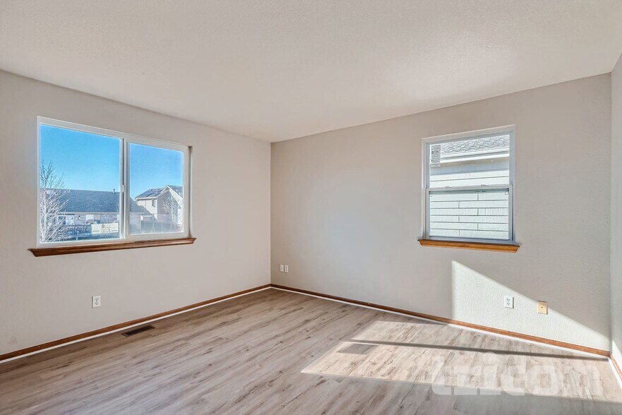 Building Photo - 446 W 116th Pl