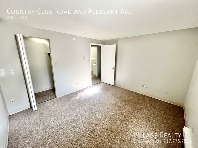 Building Photo - Roomy, remodeled 2-bed w/ on-site laundry ...