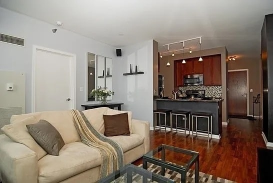 Building Photo - 1255 S State St