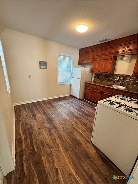 Building Photo - 1312 E Mistletoe Ave