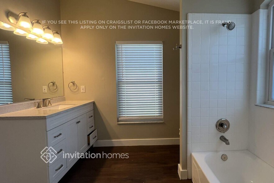 Building Photo - 15528 Hidden Lake Cir