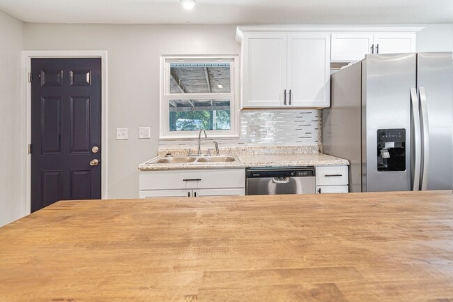 Building Photo - 181 SE State Rte 13