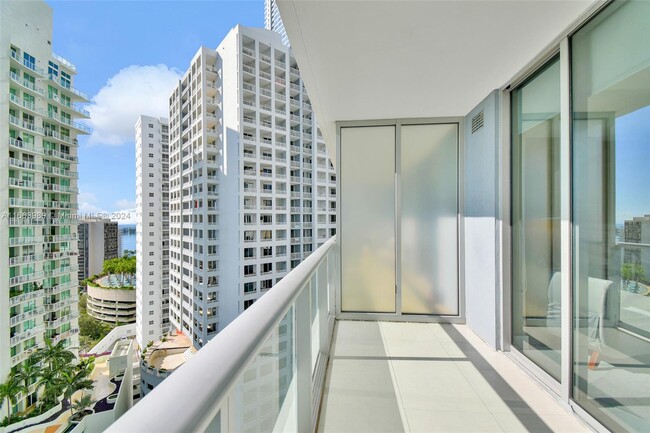 Building Photo - 1300 Brickell Bay Dr