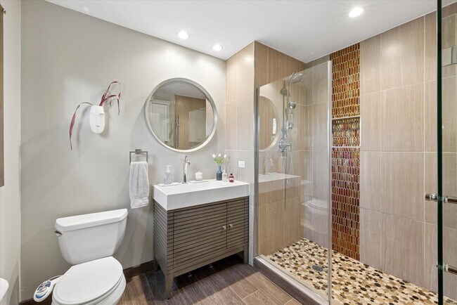 Building Photo - 4 E Noyes St