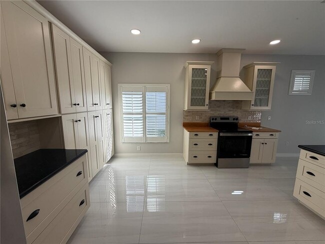 Building Photo - 14288 Lovers Key Ln