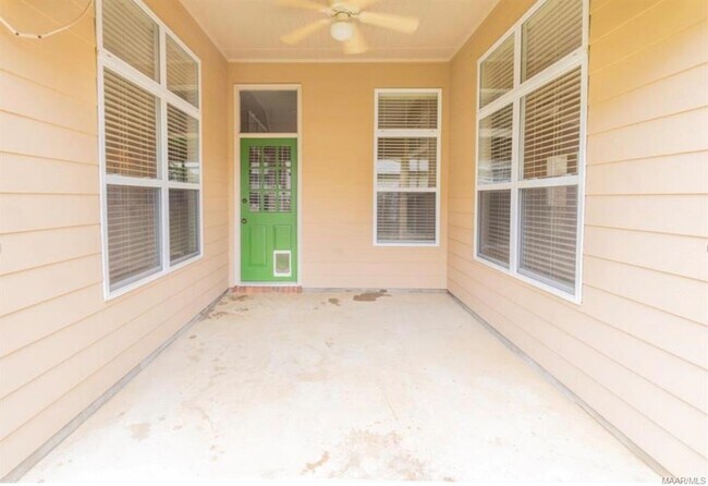Building Photo - 701 Stoneybrooke Way