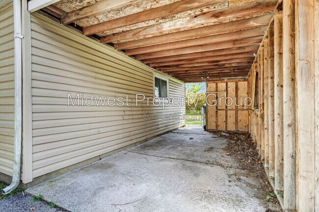 Building Photo - 1446 Vero Dr