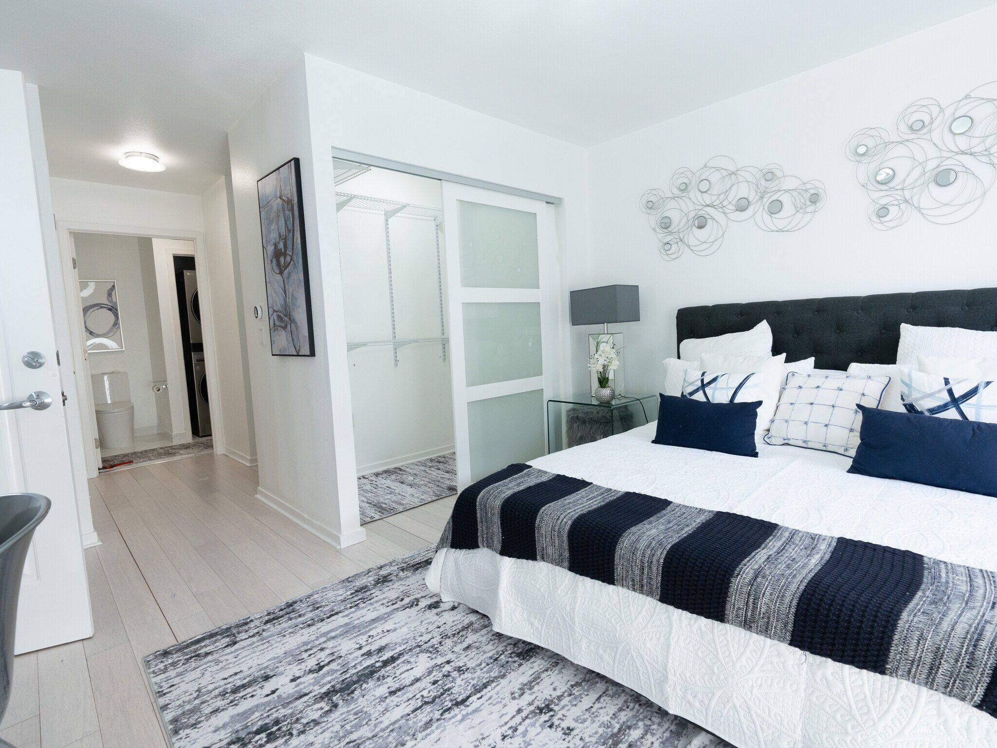 Building Photo - 88 King St