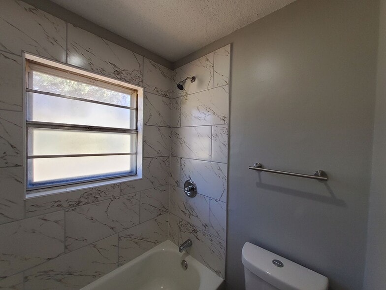 Building Photo - 5286 Broken Oak Dr