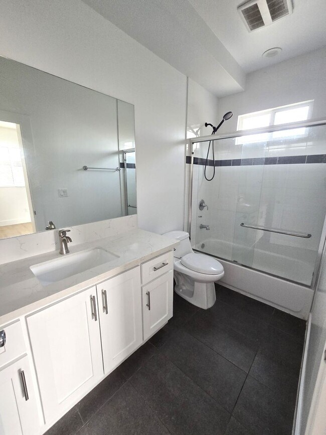 Building Photo - 3920-3922 1/2 Brighton Ave