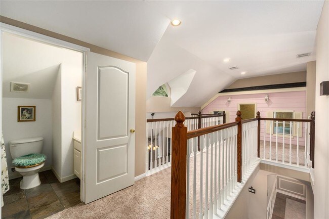 Building Photo - 905 Carriage Hills Blvd