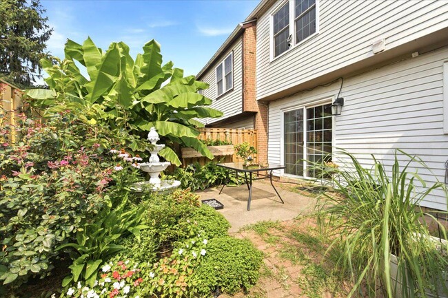 Building Photo - 899 Holborn Ct