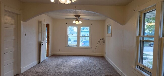 Building Photo - 2713 Maxwell Ave