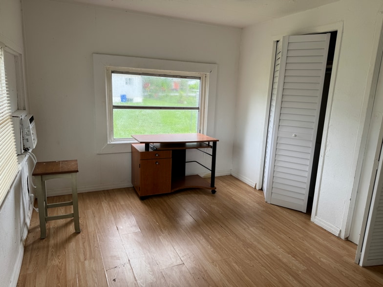 Building Photo - 135 Cypress St SW