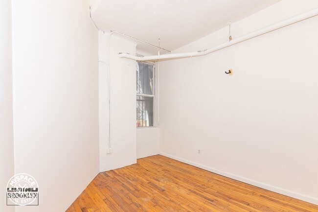 Building Photo - 175 Stockholm St
