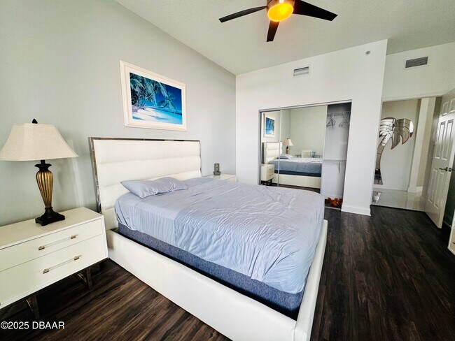 Building Photo - 231 Riverside Dr