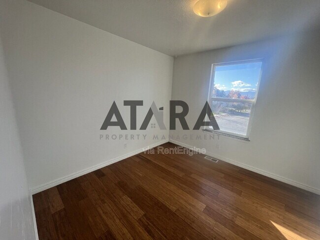 Building Photo - 9111 Parakeet Dr