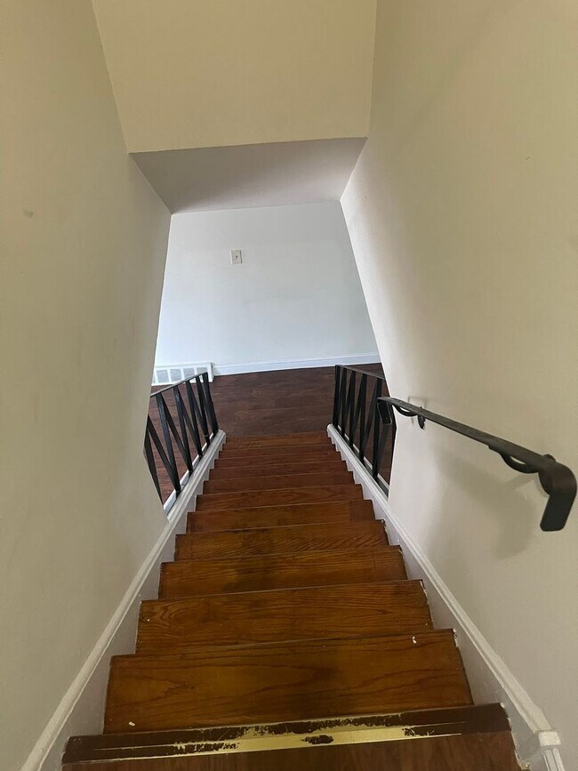 Building Photo - Alban Park Townhome