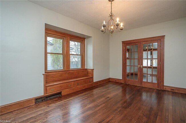Building Photo - 1206 Edwards Ave