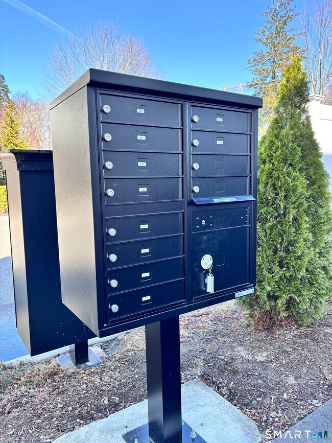 Building Photo - 5 N Salem Rd