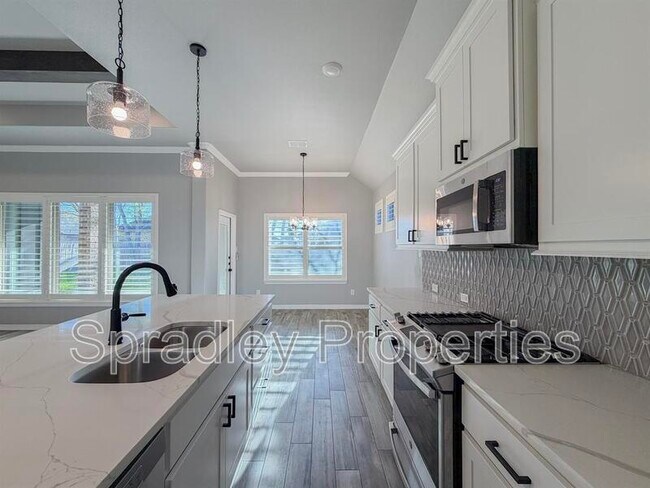 Building Photo - 6125 Modena Dr