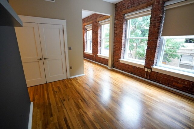 Primary Photo - 400 W Church Ave
