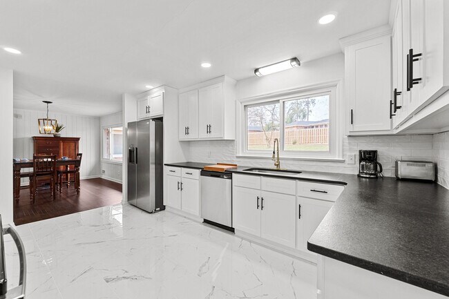 Building Photo - 743 Lancaster Rd