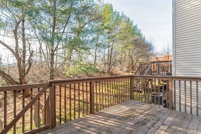 Building Photo - 487 Fort Hill Cir